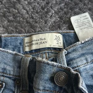 A&F MOM JEAN!!! 2S
